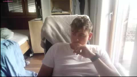 iloveyoutoo2000 online show from 4, 10, 2025