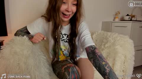 Snapshot of ilxil chatting on 20, 12, 2025 Li online show from 20, 12, 2025