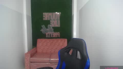 Snapshot of im_anny_t chatting on 4, 10, 2025 Anny online show from 4, 10, 2025