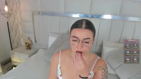 Snapshot of im_dalhia chatting on 25, 10, 2025 DAHLIA online show from 25, 10, 2025