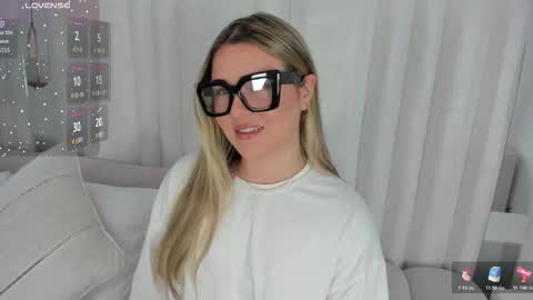 Snapshot of im_dalhia chatting on 14, 12, 2025 DAHLIA online show from 14, 12, 2025