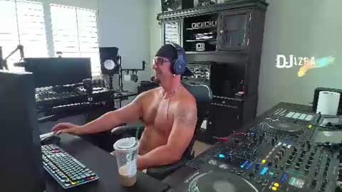 Snapshot of imdjazra chatting on 9, 6, 2026 DJ Azra online show from 9, 6, 2026