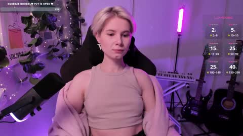 Snapshot of imnotmia chatting on 14, 2, 2025 Mia online show from 14, 2, 2025