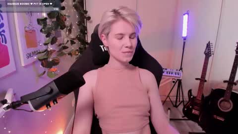 Snapshot of imnotmia chatting on 23, 2, 2025 Mia online show from 23, 2, 2025