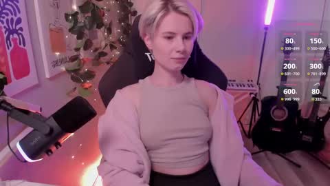 Snapshot of imnotmia chatting on 8, 3, 2025 Mia online show from 8, 3, 2025