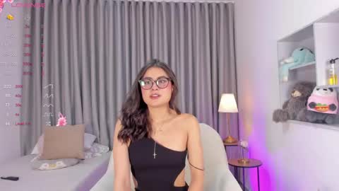 Sofia Guzman   Schedule 9 AM - 5 PM GMT-5 online show from 21, 4, 2026