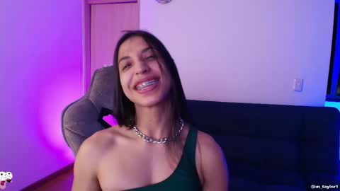 Snapshot of imtaylor__ chatting on 31, 10, 2025 TAYLOR online show from 31, 10, 2025