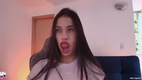 Snapshot of imtaylor__ chatting on 17, 11, 2025 TAYLOR online show from 17, 11, 2025