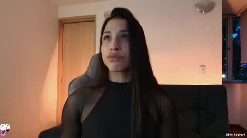 Snapshot of imtaylor__ chatting on 21, 11, 2025 TAYLOR online show from 21, 11, 2025