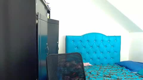 incubus_couple1 online show from 12, 1, 2025