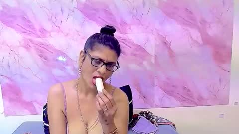 Snapshot of indianallure chatting on 18, 10, 2025 Femiez online show from 18, 10, 2025