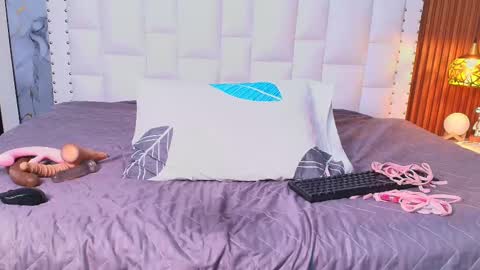 LITTLE AINHOA  online show from 21, 2, 2025