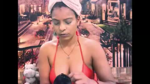 indiansexyass4u2luv online show from 13, 4, 2026