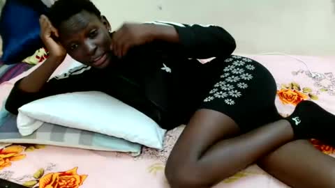 Snapshot of ines01 chatting on 17, 10, 2025 ines01 online show from 17, 10, 2025