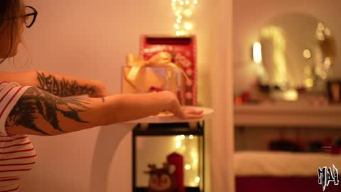 Snapshot of informal_ chatting on 5, 12, 2025 MAL --- online show from 5, 12, 2025