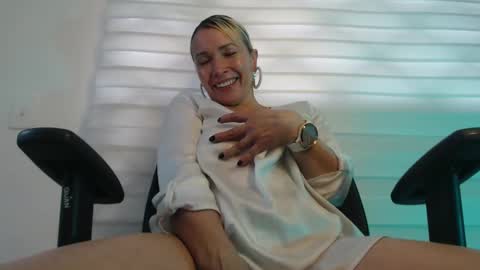 Snapshot of ingridbergman chatting on 5, 3, 2025 online show from 5, 3, 2025