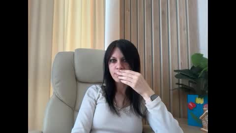 Snapshot of injaathome chatting on 4, 5, 2026 InjaAtHome online show from 4, 5, 2026