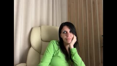Snapshot of injaathome chatting on 22, 5, 2026 InjaAtHome online show from 22, 5, 2026