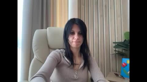 Snapshot of injaathome chatting on 28, 5, 2026 InjaAtHome online show from 28, 5, 2026