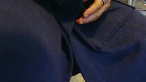 Snapshot of injmolder2 chatting on 23, 11, 2025 Hanging Out online show from 23, 11, 2025