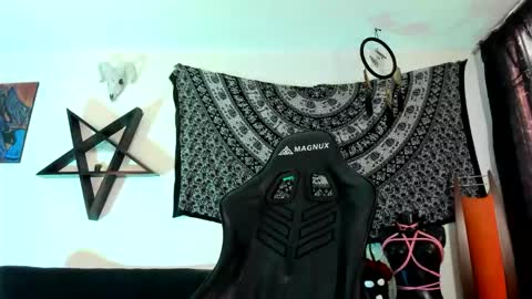 Snapshot of ink_u_buzz chatting on 7, 11, 2025 Dani online show from 7, 11, 2025