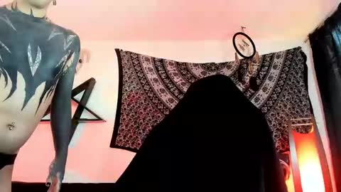 Snapshot of ink_u_buzz chatting on 16, 11, 2025 Dani online show from 16, 11, 2025