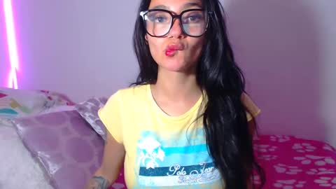 Abril online show from 5, 10, 2025