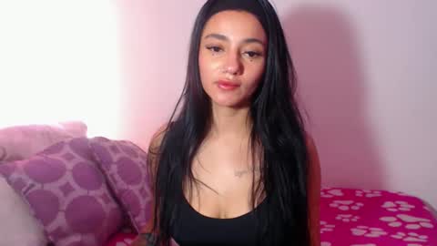 Snapshot of innocent_fox chatting on 26, 11, 2025 Abril online show from 26, 11, 2025