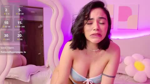 Snapshot of innocentlady_ chatting on 17, 9, 2025 SELENA online show from 17, 9, 2025