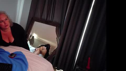 InsatiableCpl333 online show from 24, 2, 2026