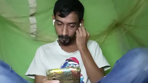 interne8famous online show from 18, 12, 2025