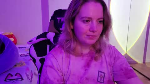 Snapshot of internetfairy_xo chatting on 20, 10, 2025 Faye online show from 20, 10, 2025