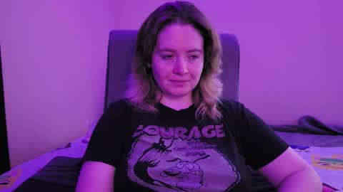 Snapshot of internetfairy_xo chatting on 25, 10, 2025 Faye online show from 25, 10, 2025