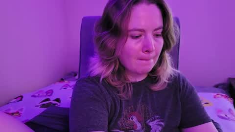 Snapshot of internetfairy_xo chatting on 26, 10, 2025 Faye online show from 26, 10, 2025