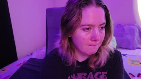 Snapshot of internetfairy_xo chatting on 22, 11, 2025 Faye online show from 22, 11, 2025