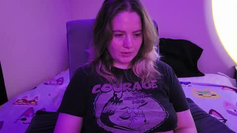 Snapshot of internetfairy_xo chatting on 23, 12, 2025 Faye online show from 23, 12, 2025