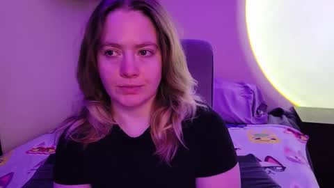 Snapshot of internetfairy_xo chatting on 19, 1, 2026 Faye online show from 19, 1, 2026