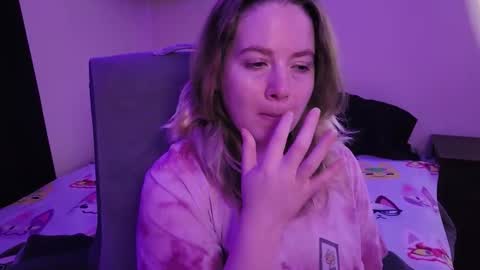 Snapshot of internetfairy_xo chatting on 2, 3, 2026 Faye online show from 2, 3, 2026