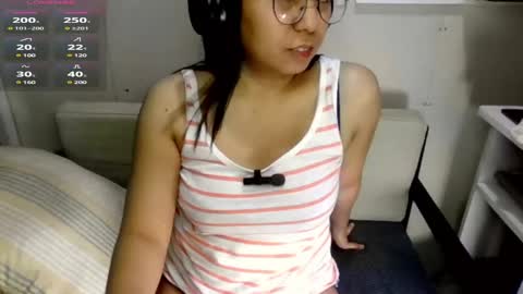 Snapshot of introvertshytype_2011 chatting on 9, 3, 2025 Introvertshytype 2011 online show from 9, 3, 2025