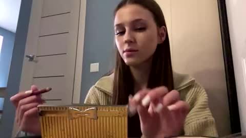 Snapshot of iraidamoos chatting on 19, 12, 2025 Dina online show from 19, 12, 2025