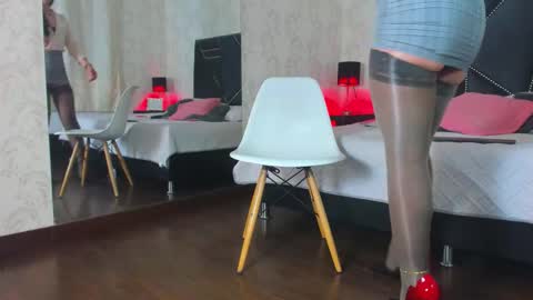 Queen Iris online show from 6, 1, 2026