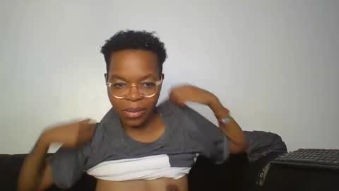 Snapshot of iris_love_2 chatting on 1, 2, 2025 iris_love_2 online show from 1, 2, 2025