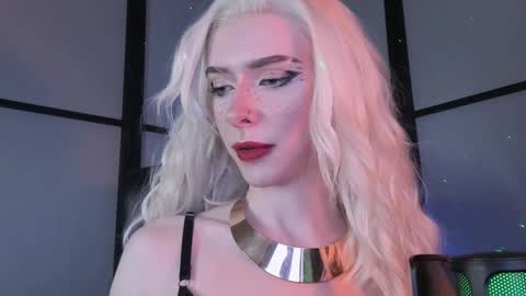 Miss Iris Fansly Miss Iris new inst.  online show from 5, 1, 2025
