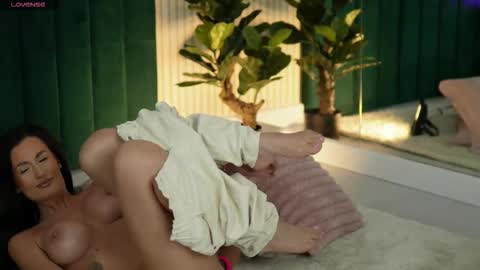 Snapshot of irisnightshade chatting on 12, 9, 2025 Maria online show from 12, 9, 2025