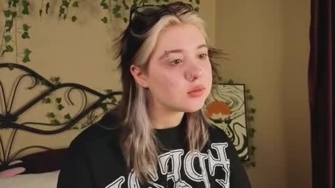 I am Cutie Iris3 online show from 29, 10, 2025