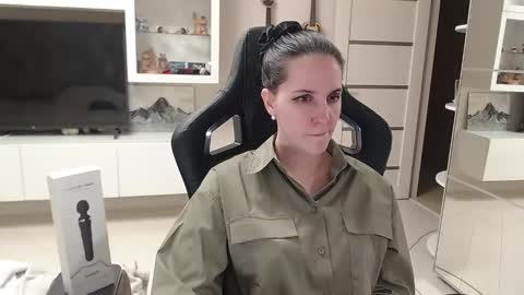 Snapshot of irwi_tomboy chatting on 4, 3, 2025 Irwi Tomboy online show from 4, 3, 2025