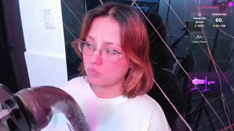 Snapshot of isa_grey_ chatting on 27, 9, 2025 Isa online show from 27, 9, 2025