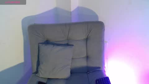 Isabella Hall online show from 20, 12, 2025