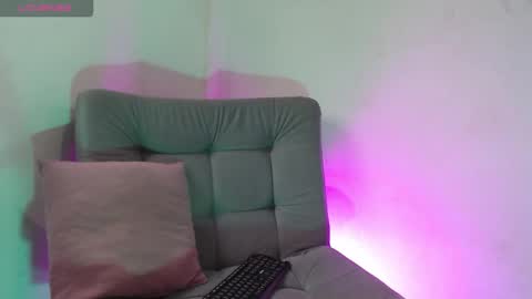 Isabella Hall online show from 8, 2, 2026