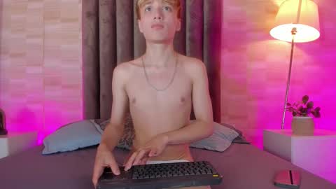 Snapshot of isaac_grey_ chatting on 27, 3, 2026 isaac_grey_ online show from 27, 3, 2026